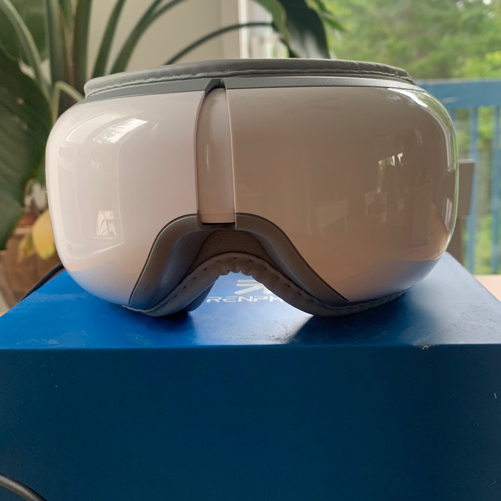 RENPHO Eyeris 1 eyes massager mask with heat.